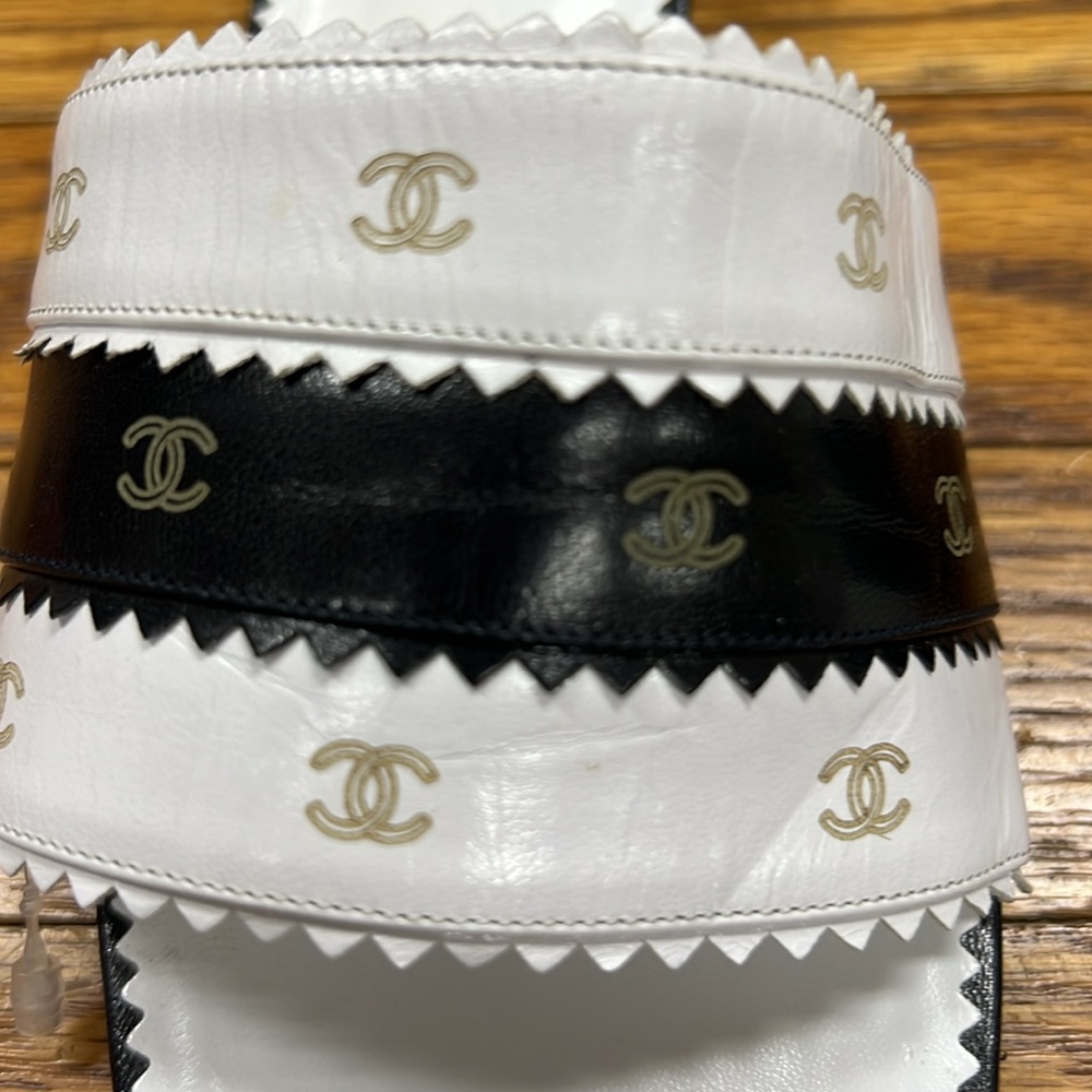 CHANEL | Camellia Cruise Collection blk/wht leather logo slides/sandals - Picture 3 of 11